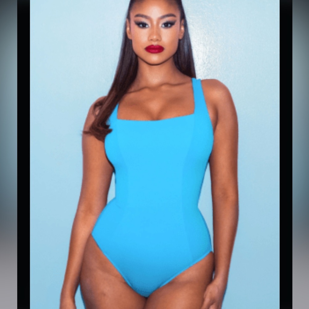 NWT TA3 Hi Cut Squarey Aqua Sz S Reg/Long
